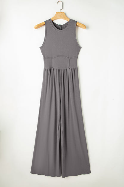 Mittelgrauer ärmelloser jumpsuit mit weitem bein und eingeschnürter taille