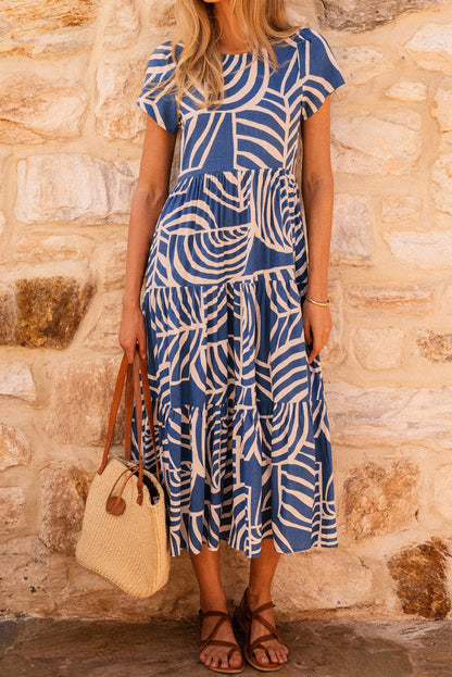 Himmelblaues boho bedrucktes kleid mit kurzen ärmeln und flare-teilung