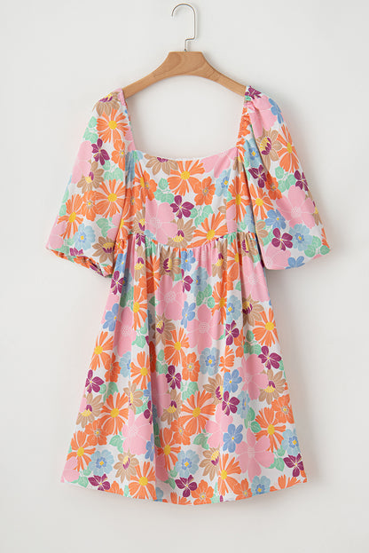 Rosa geblümtes Sommer-Babydoll-Kleid mit quadratischem Ausschnitt und Puffärmeln