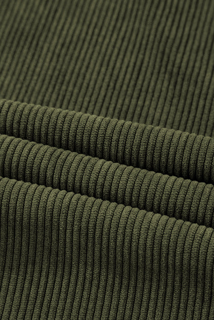 Grüne cordhose mit hoher taille und quadratischen taschen