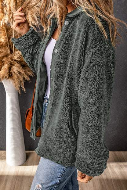 Graue sherpa jacke mit cordbesatz und ellbogenaufnäher