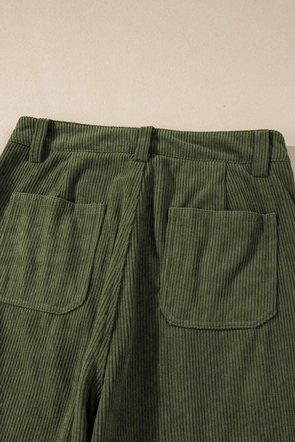 Grüne cordhose mit hoher taille und quadratischen taschen