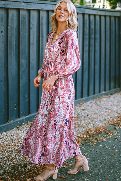 Mehrfarbiges boho paisley print v-ausschnitt maxikleid mit empire-taille