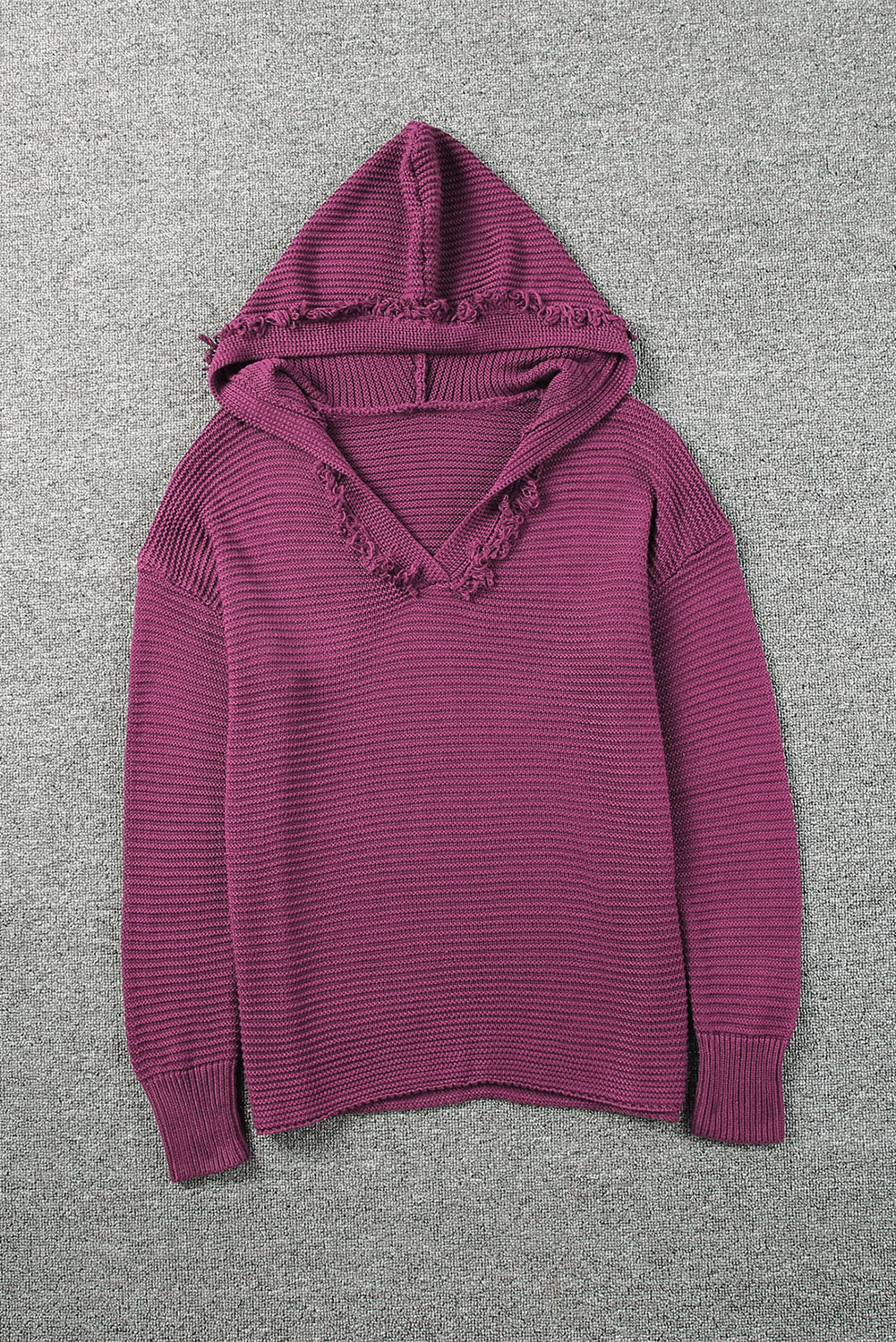 Kapuzenpullover mit v-ausschnitt und gerippter schulterpartie