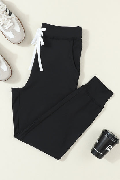 Schwarze jogginghose mit kordelzug an der taille