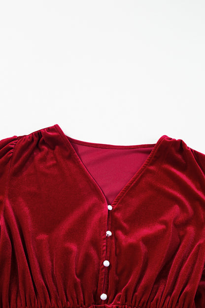 Racing rotes samtkleid mit geknöpften puffärmeln und geteiltem midikleid mit v-ausschnitt