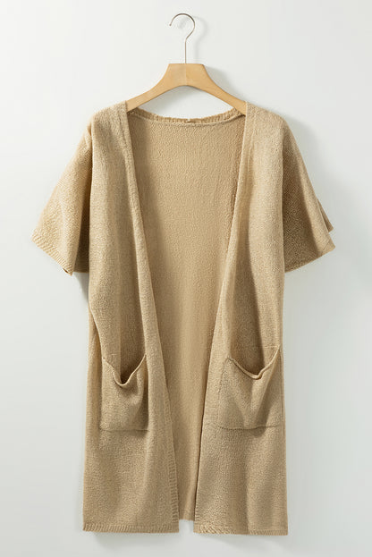 Khakifarbene dolman strickjacke mit halben ärmeln und taschen