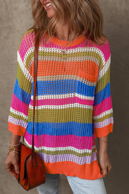 Orange gestreifter colorblock pullover mit 3/4-ärmeln aus gehäkeltem material