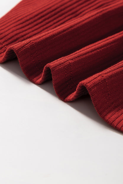 Rennsport rotes geripptes strickkleid mit langen ärmeln und hohem ausschnitt mini-kleid