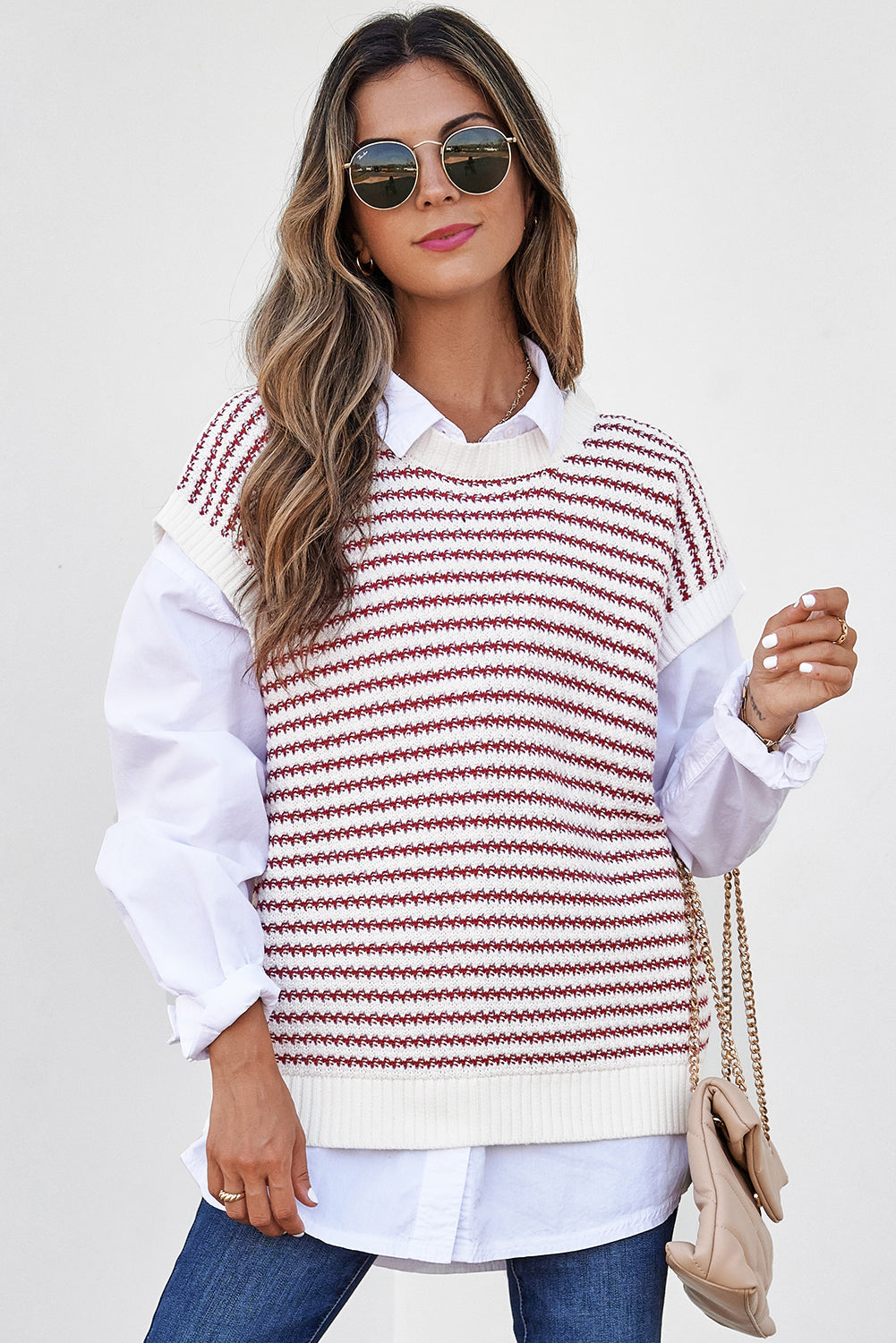 Rot gestreifte, gerippte weste mit lockerer passform und gestricktem pullover