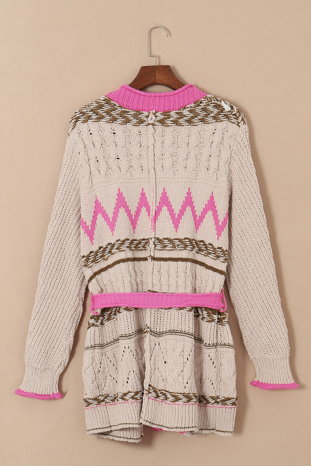 Grauer geometrischer zopfstrick cardigan mit offenen taschen