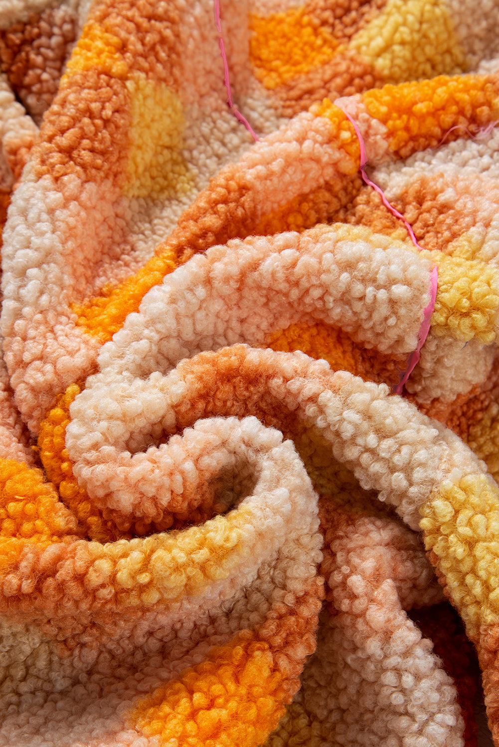 Orange karierte sherpa-kapuzenjacke