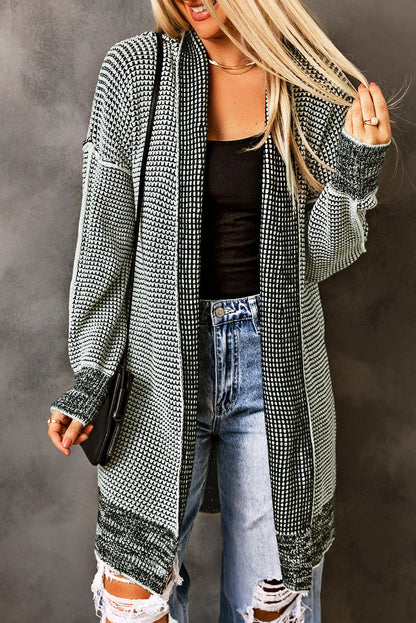 Graue karierte strickjacke mit offener vorderseite