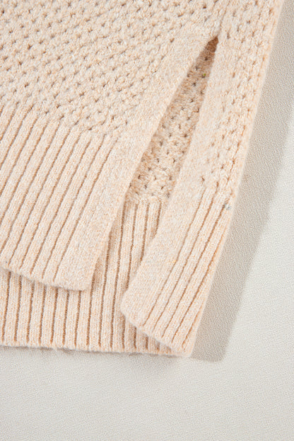Pergamentfarbener pullover mit lockerem ösenausschnitt und tropfenschulter
