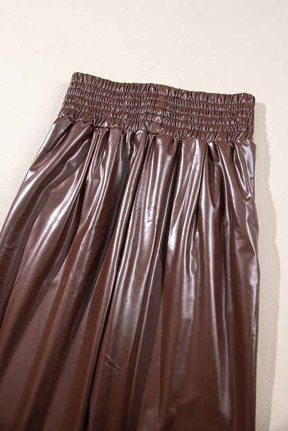 Braune gesmokte leder-skinny-hose mit hoher taille