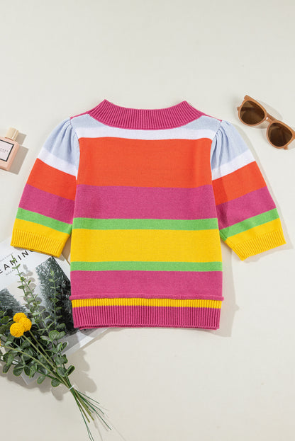 Mehrfarbiger kurzarmpullover mit farbblockmuster und kurzen ärmeln