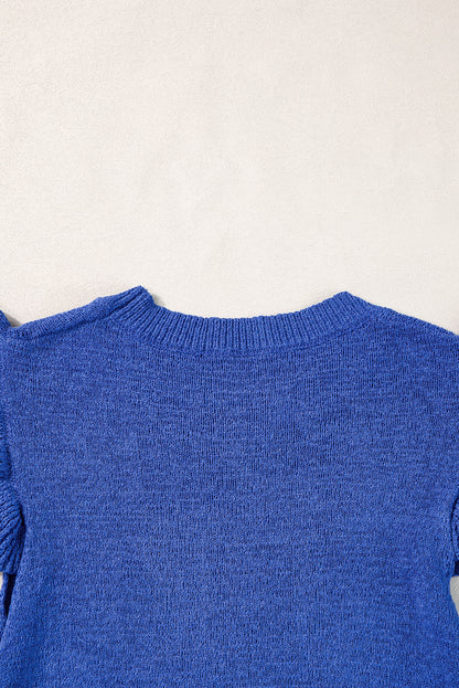 Dunkelblaues strickpullover-top mit rüschenärmeln