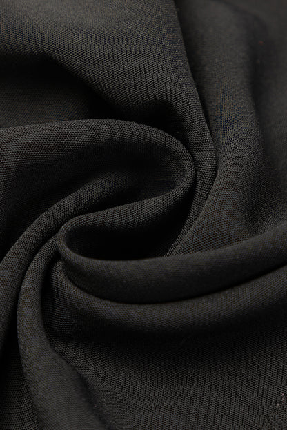 Schwarzes Shiftkleid mit Rüschenärmeln und V-Ausschnitt mit Rüschen