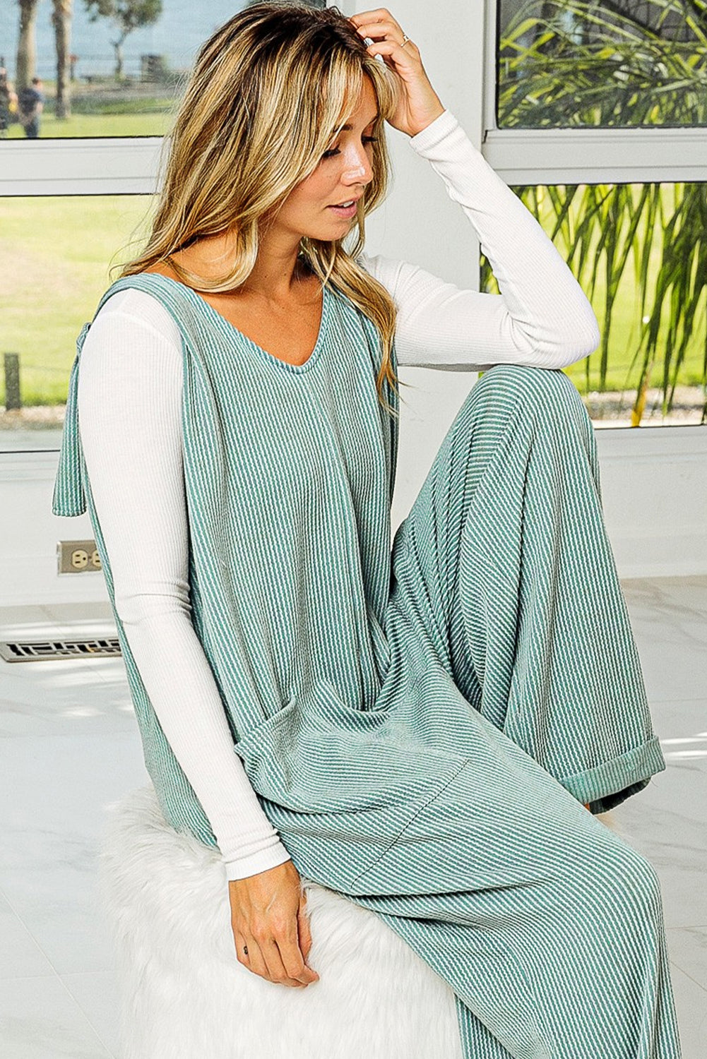 Moonlight jade kordelzug riemen v-ausschnitt weites bein jumpsuit