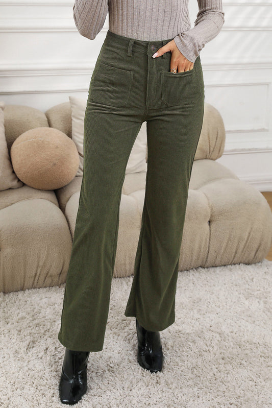 Grüne cordhose mit hoher taille und quadratischen taschen