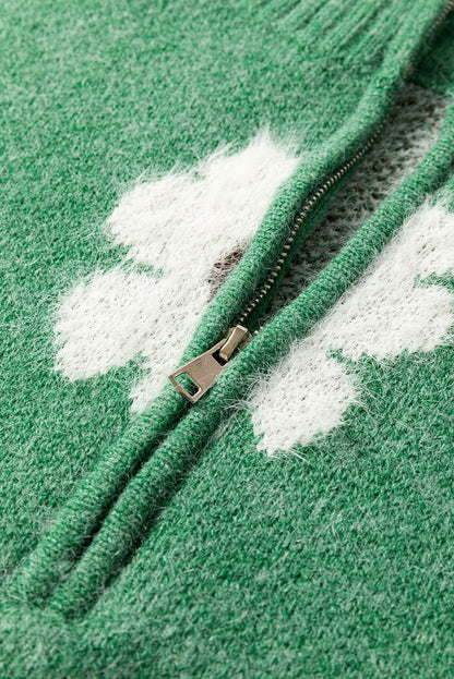 Grüner pullover mit floralem muster und halbem reißverschluss an der schulter