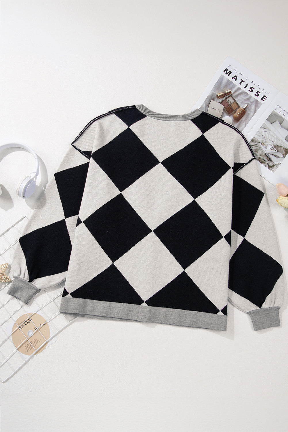 Schwarzer colorblock-cardigan mit geknöpften schultern und lockerer passform