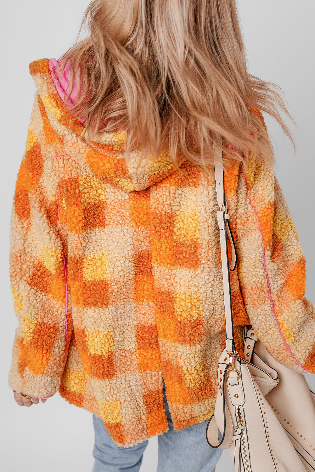Orange karierte sherpa-kapuzenjacke