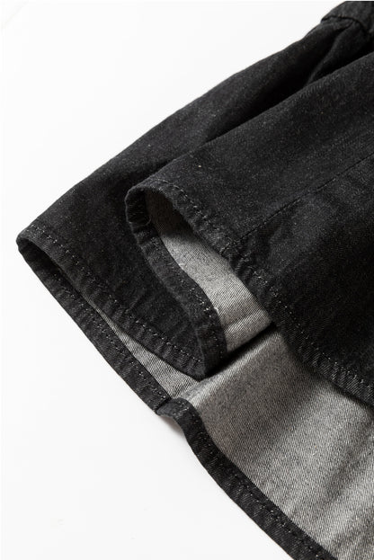 Schwarzes chambray minikleid mit gerafften 3/4-ärmeln und geschlitztem v-ausschnitt