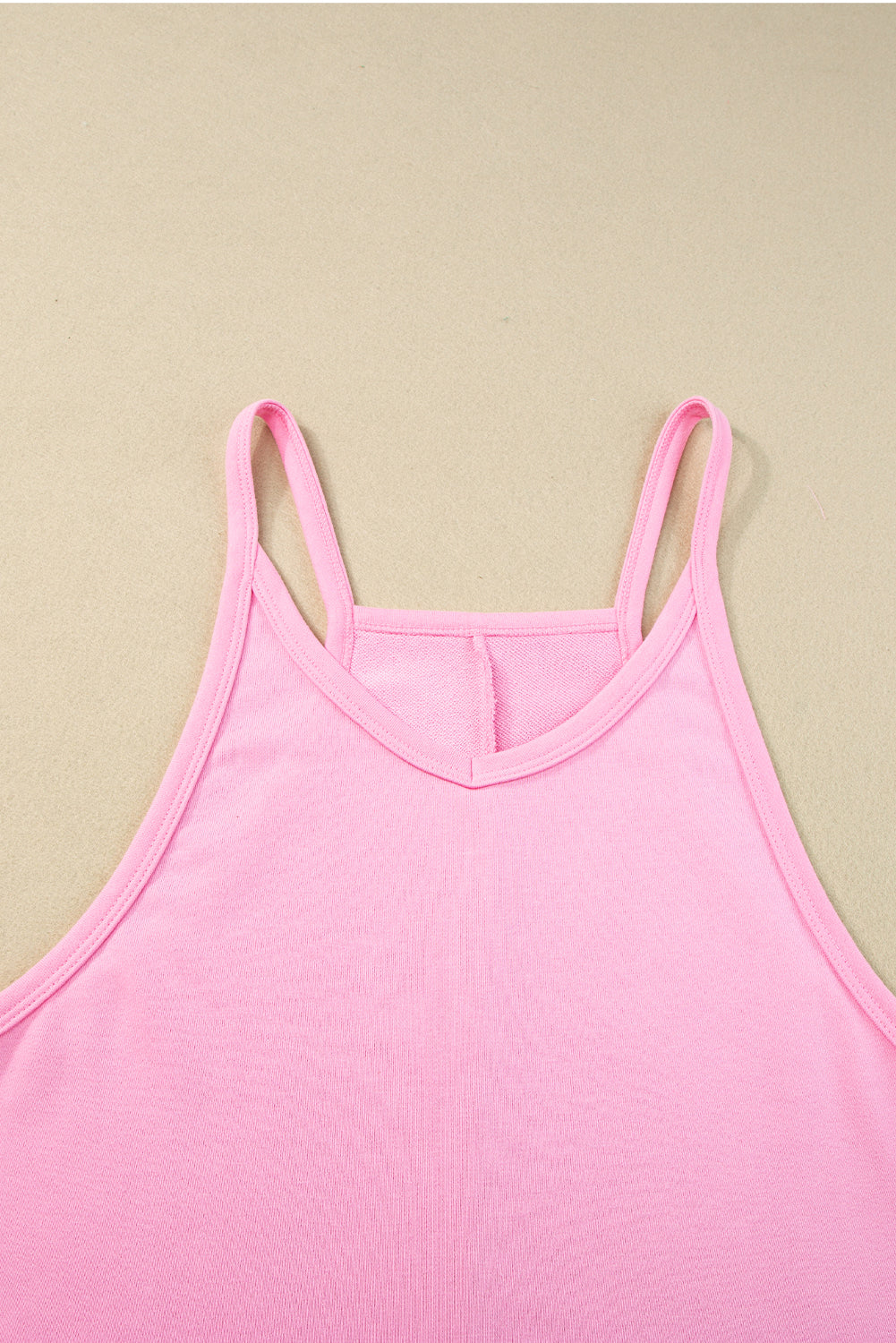 Rosa ärmelloser jersey-strampler mit v-ausschnitt und taschen