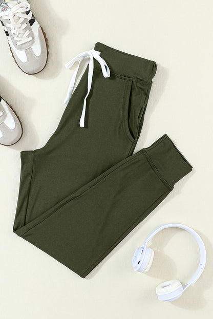 Moosgrüne jogginghose mit kordelzug an der taille