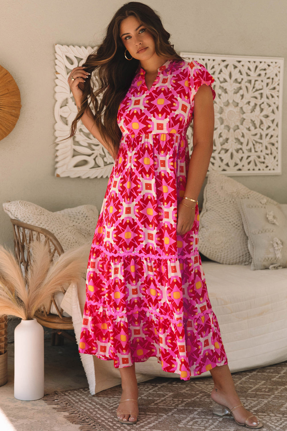 Erdbeerrosa geo-print maxikleid mit v-ausschnitt