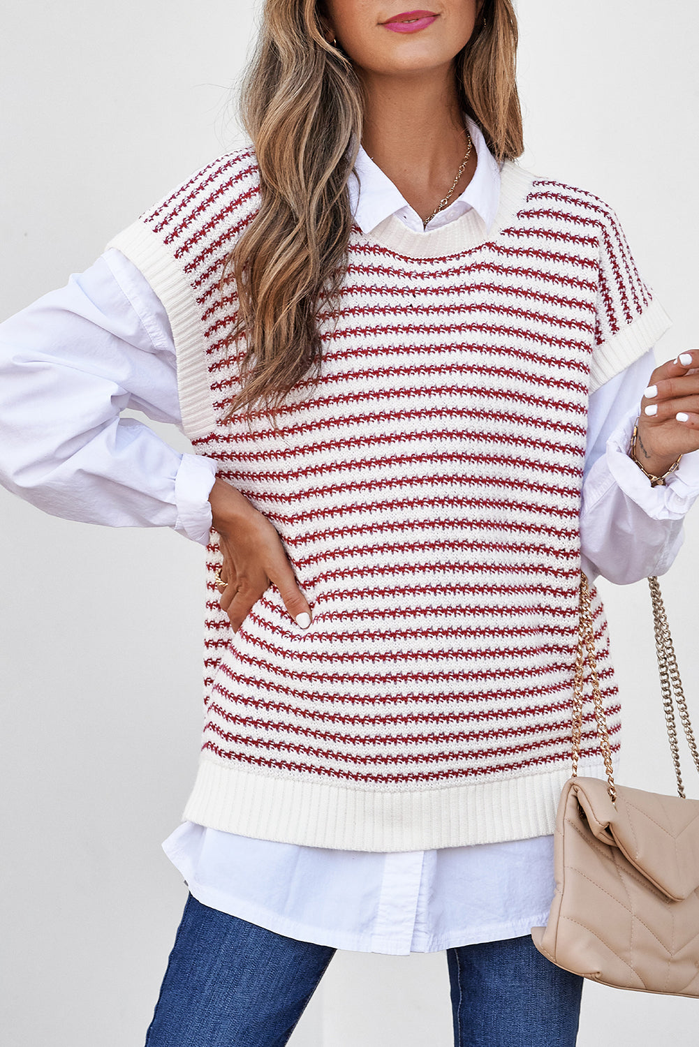 Rot gestreifte, gerippte weste mit lockerer passform und gestricktem pullover