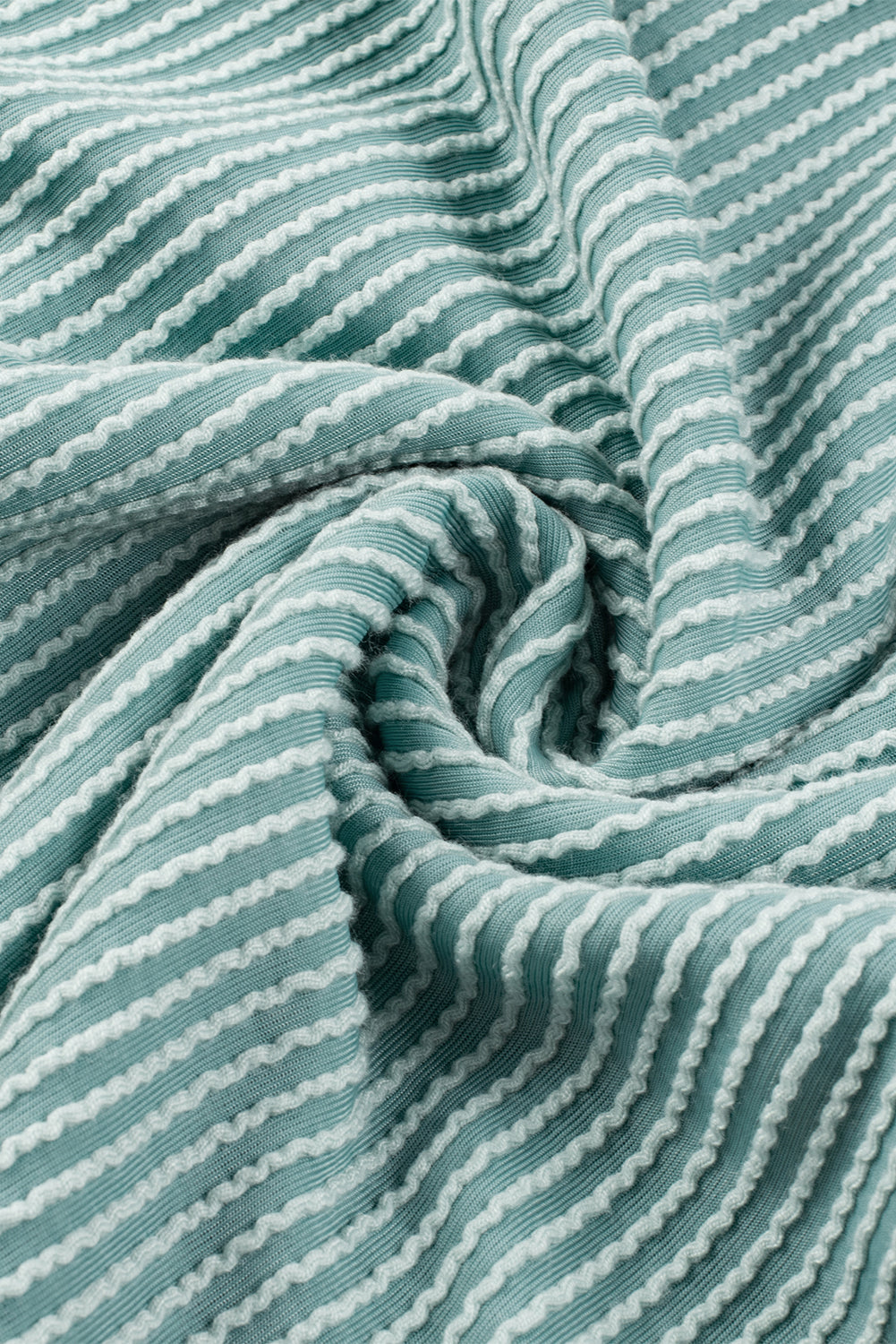 Aruba blau strukturiertes minikleid mit gerafften flatterärmeln