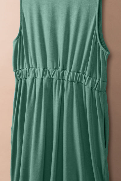 Grünes ärmelloses minikleid mit hoher taille und knöpfen
