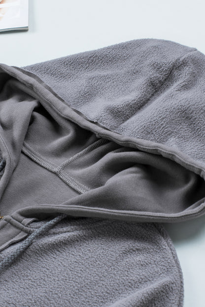 Graue klappentasche mit kordelzug kapuze zip up jacke