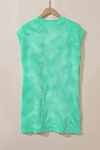 Mintgrünes strukturiertes t-shirt-kleid mit langen ärmeln