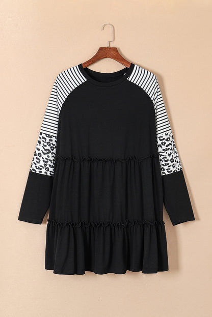 Schwarzes gestreiftes leoparden-patch-ärmel-rüschen-kleid in übergröße