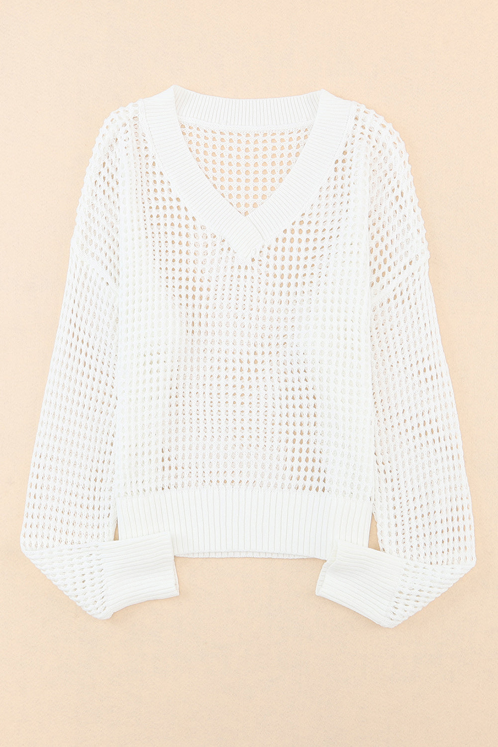 Weißer, hohl gestrickter pullover mit lockerem v-ausschnitt