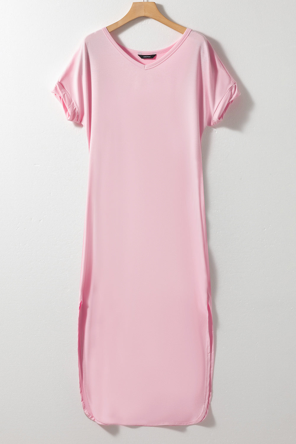 Rosa v-ausschnitt mit versteckten taschenschlitzen maxi-t-shirt-kleid