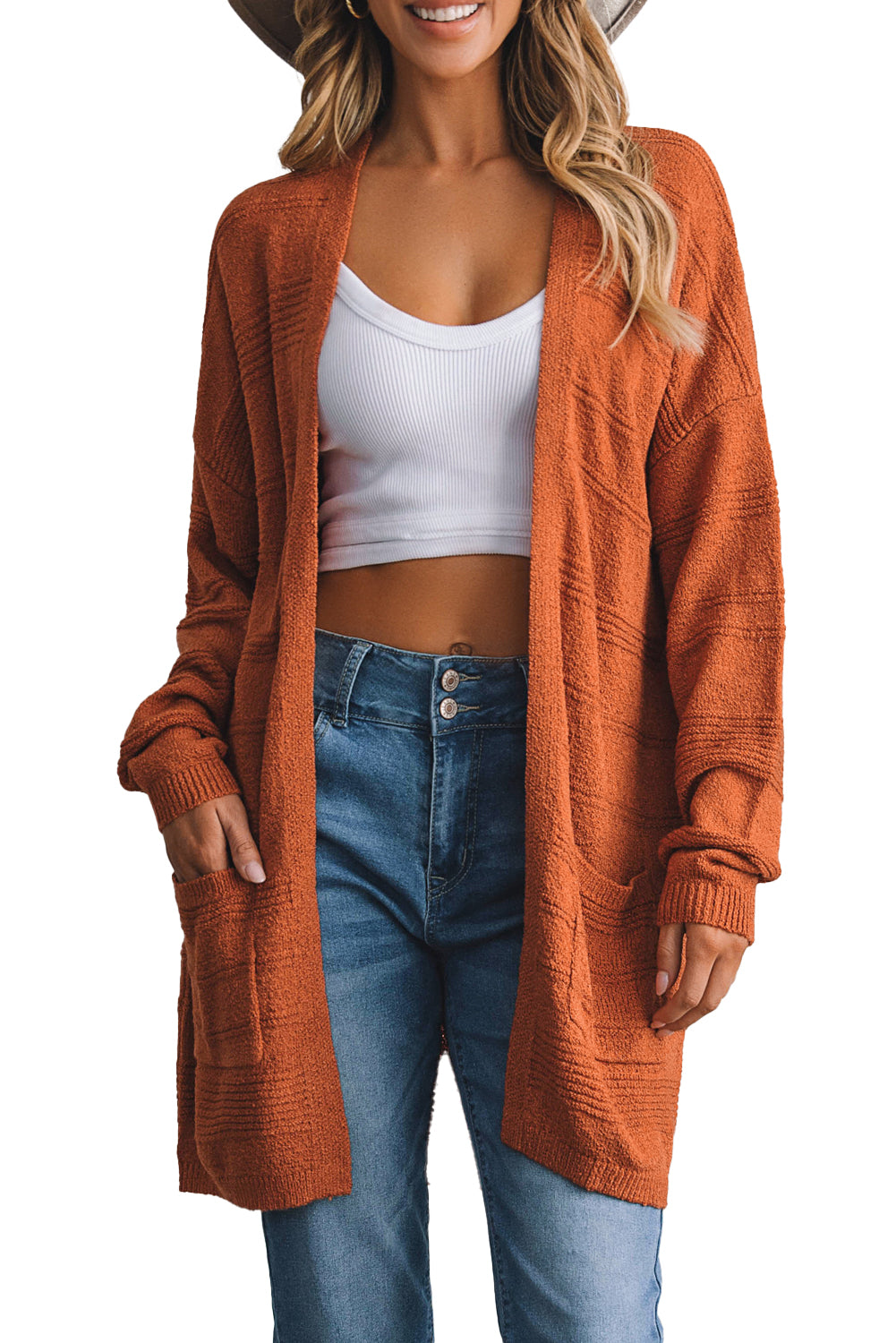 Tomatenrote strickjacke mit taschen und offener vorderseite aus strukturiertem strick