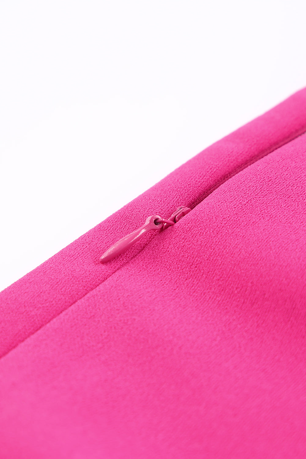 Rose hose mit geteiltem saum und hoher taille