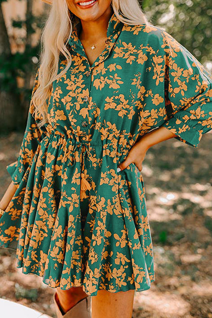 Grüner blumendruck kordelzug tunika kurzes kleid
