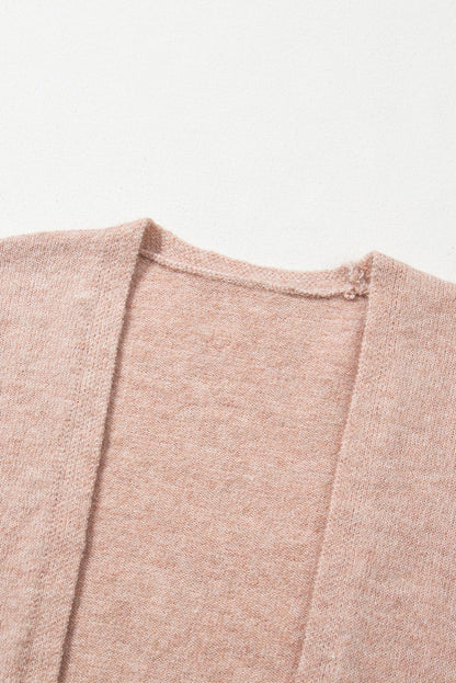 Rauchgraue strickjacke mit geripptem saum und offenen puffärmeln