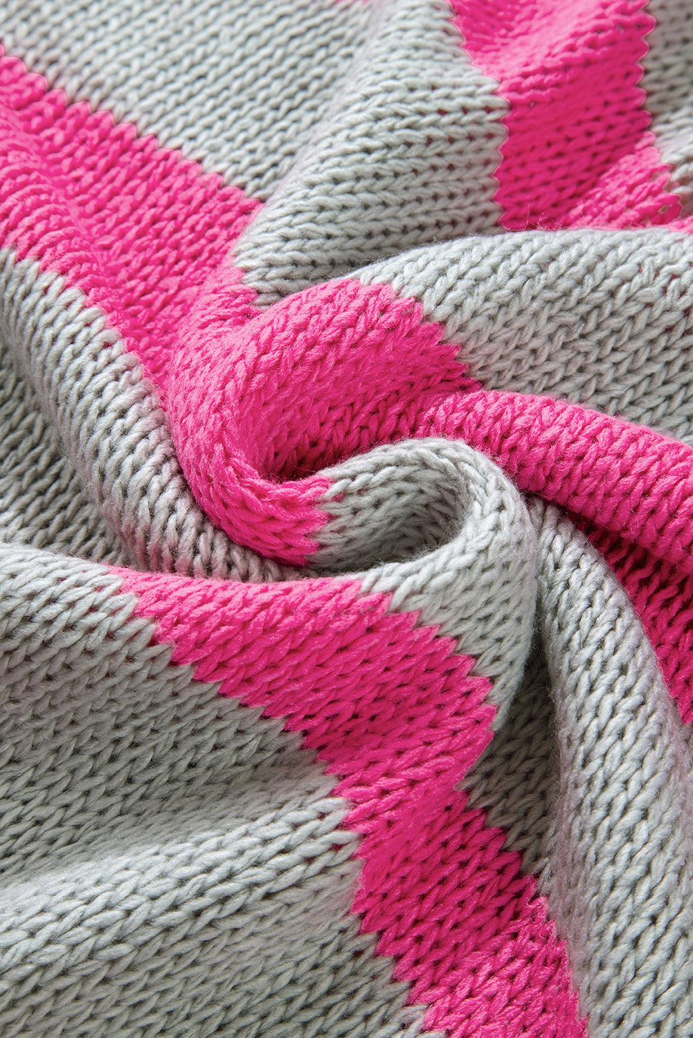 Rosa gestreifter colorblock-strickpullover mit v-ausschnitt und lockerer passform