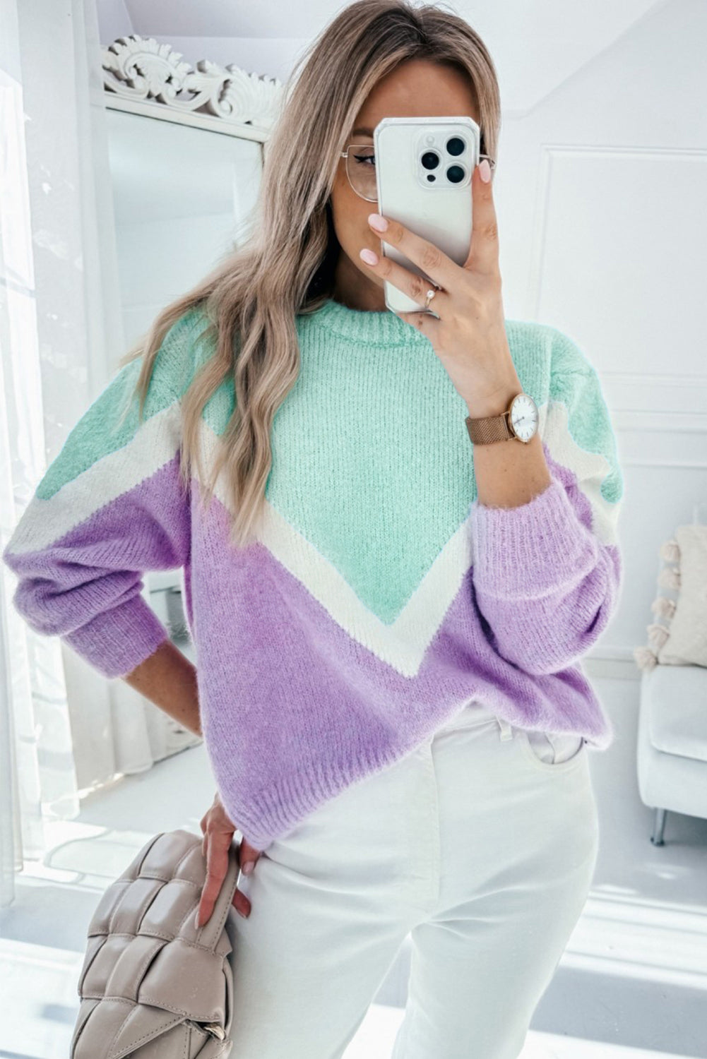 Grüner chevron colorblock strickpullover mit gerippten schultern
