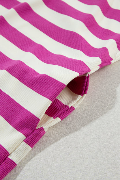 Rosa gestreiftes Shift-T-Shirt-Kleid mit Ärmel und Taschen