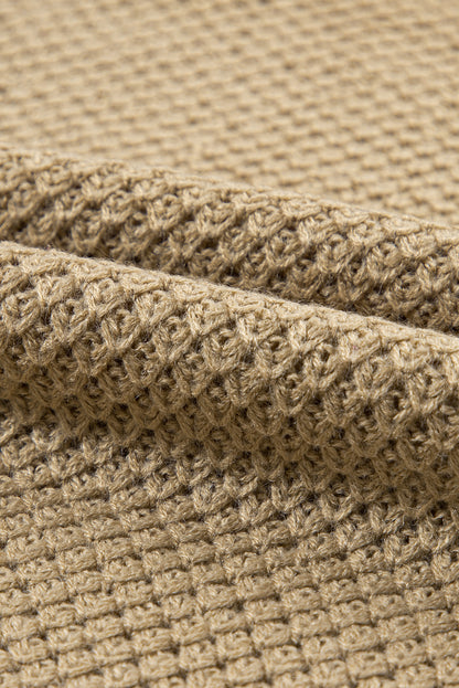 Blasser khaki-rollkragenpullover mit strukturierten kurzen ärmeln