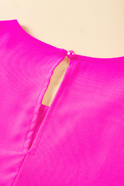 Leuchtend pinkes, unifarbenes Minikleid mit gerüschtem Rand und Schlüsselloch im Rücken