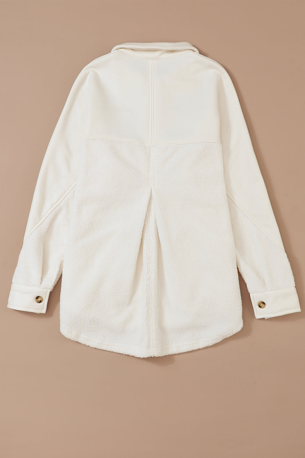 Beige knopfleiste mit nähten tasche rohsaum jacke