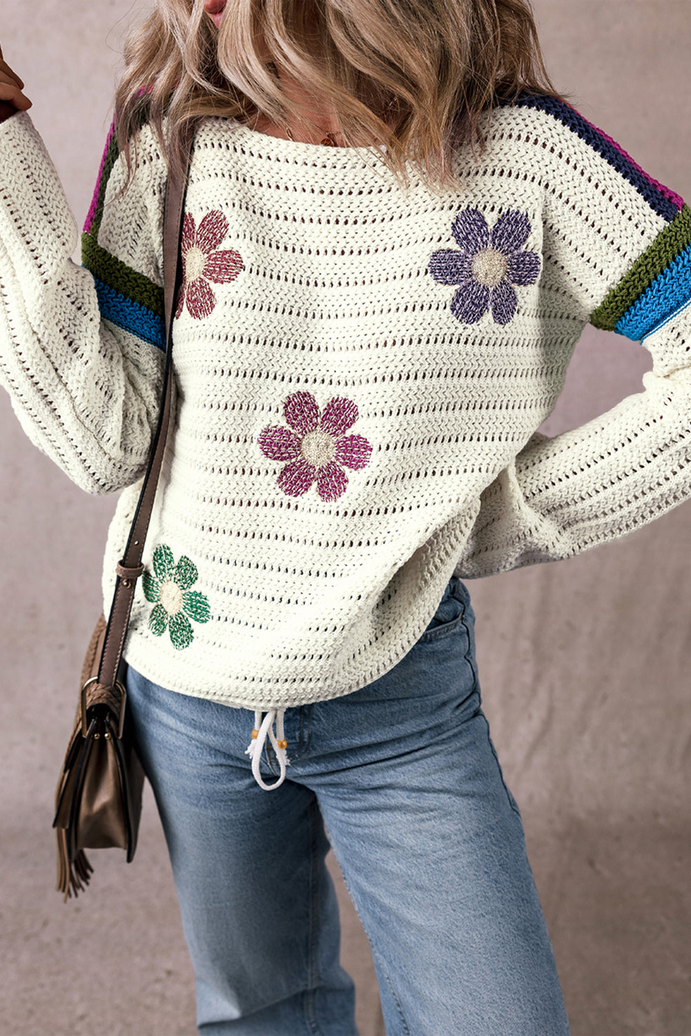 Weißer gänseblümchen-pointelle-strickpullover